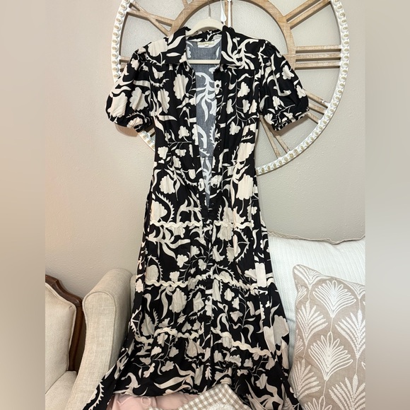 Kings Road Dresses & Skirts - Elegant Black and White Floral Dress